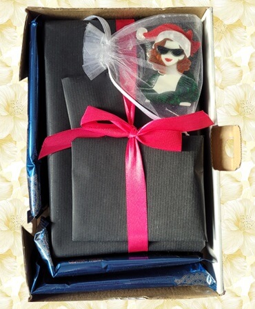 Buchpaket 'Hinter dem Lächeln von Charlotte Charonne'