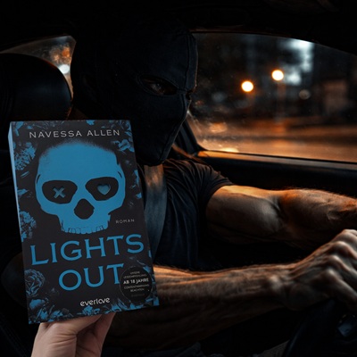 Lights Out von Navessa Allen