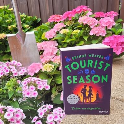 Tourist Season ― Er kam, um sie zu töten ... von Brynne Weaver